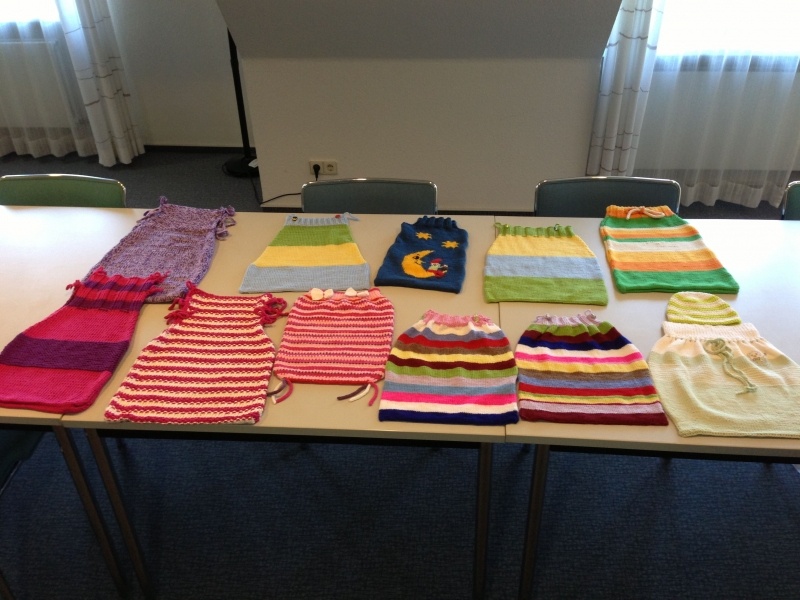 Auswahl der Stricksäckchen für die Kinderstation